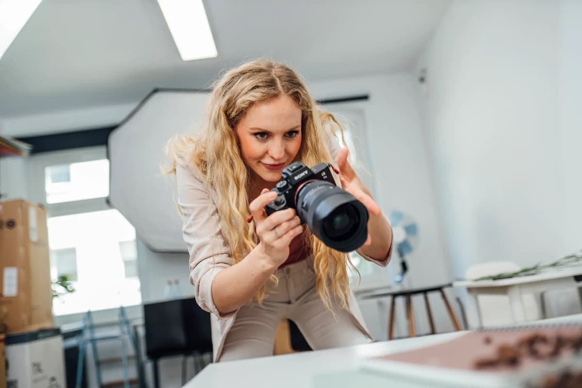 Content- und Designteam bei der Erstellung strukturierter digitaler Inhalte